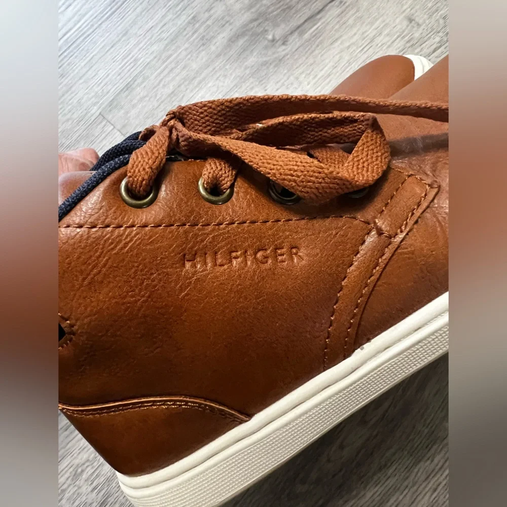 Kids Tommy Hilfiger brown lace boots size 1